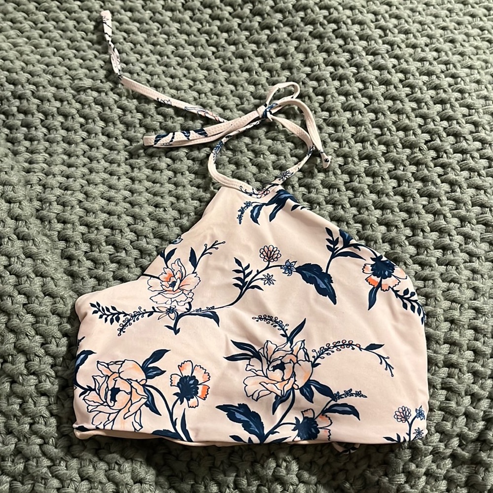 L.A. Hearts (Pac Sun).. floral halter bathing suit top. Light pink, blue flowers
